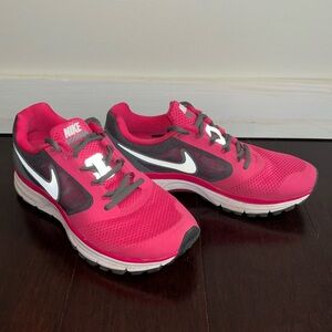 Nike Vomero- women’s 8